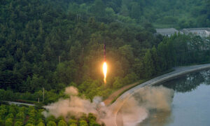 北朝鮮の相次ぐミサイル挑発　韓国新政権「対話の時期ではない」と政策転換か