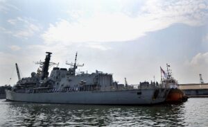 英軍艦、13年ぶりに台湾海峡を通過　専門家「通過しなければ中国は増長する」