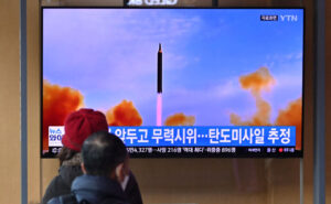 防衛省、北朝鮮のICBM発射を強く非難　米軍は警戒体制強化
