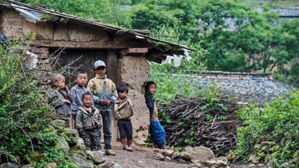 国民が自国の中で「不法移民」となる　中国のいびつな戸籍制度