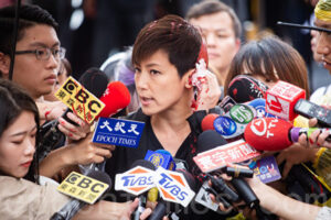 香港民主活動家、男に赤いペンキ掛けられる　台湾の親中共政党の嫌がらせ