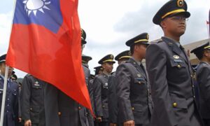 中国国旗に敬礼も厳罰　台湾「両岸人民関係条例」改正案を通過