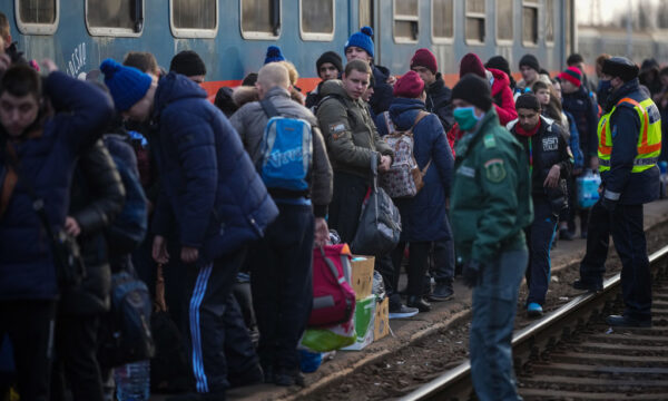 ウクライナからの避難民　7日間で100万人　国連「今世紀最大の欧州難民危機になりうる」