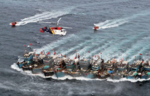 韓国、中国違法操業の漁船に発砲200数発