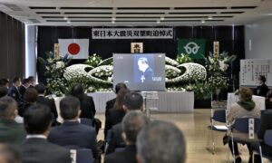 福島県双葉町で震災後初の追悼式　町長「やっと光に向けてスタート切れた」