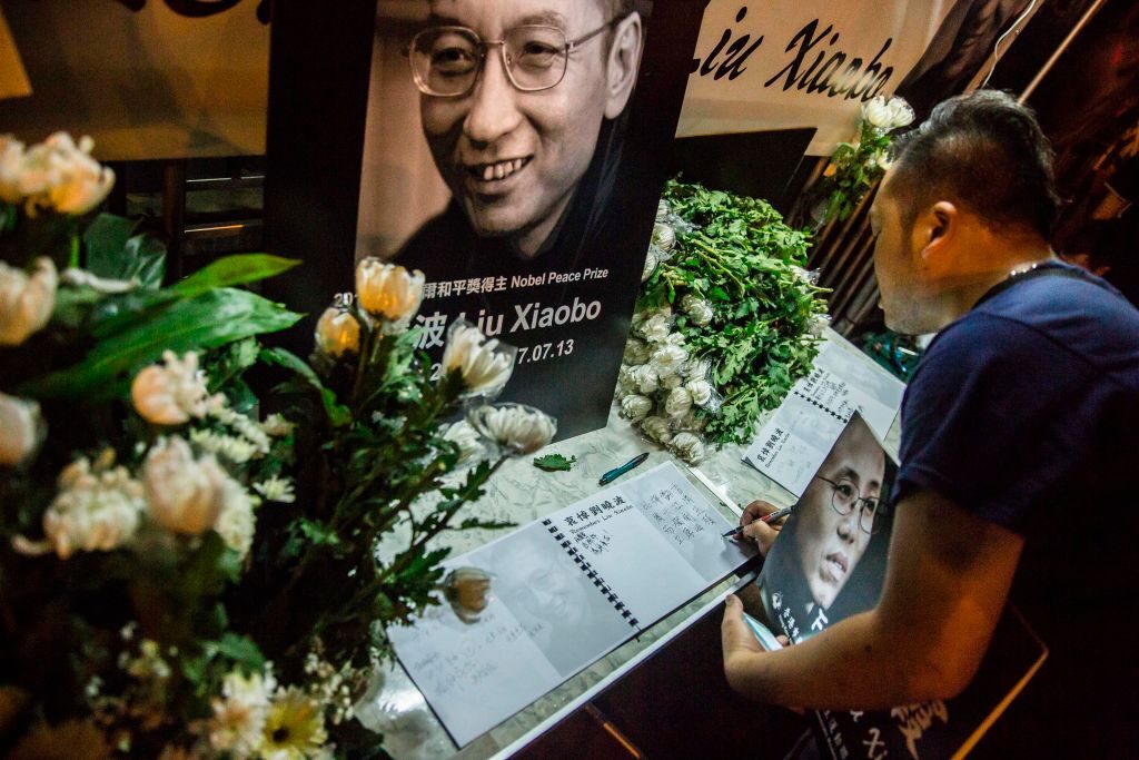 中国の民主運動活動家、劉暁波氏が死去　末期がんで仮釈放中
