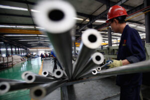 中国アルミ製造国営大手　1.3万人リストラ
