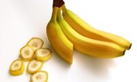 バナナ色の皮膚に…保存食の食べ過ぎで肝機能障害