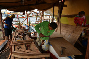 中国漁船、南シナ海で毎日260トン漁獲可　漁場奪われ「フィリピン漁師は疲れ果てている」保護団体が指摘