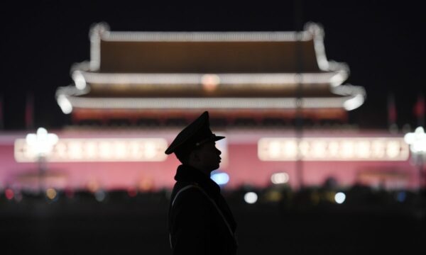 中共当局　帰国者を重点監視対象に　「外国の敵対勢力」扱いも