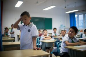 中国、小中高校に「習近平法治思想」担当副校長を設ける  洗脳教育を強化へ