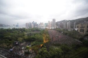 香港市民170万人集結、リレー式で集会を開催　広がり見せる
