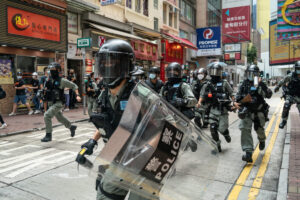奈落の底に落ちた香港 「中国式民主主義」の偽善を露呈