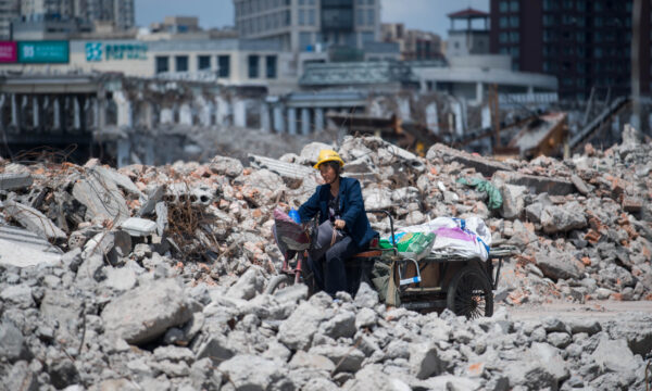 中国昆明、建設中止のビル15棟を一斉爆破　