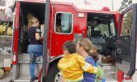 がんと闘う3歳の子どもを支えた消防隊