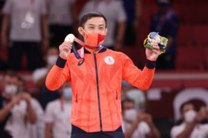 柔道男子60キロ級、高藤直寿が日本勢初の金メダルを獲得