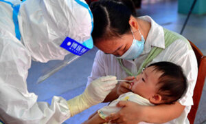 新型コロナ感染した4歳児、1人で隔離施設へ　中国の厳格なウイルス対策に異論も