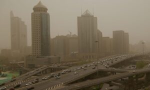 北京で再び砂嵐「紫禁城は一層美しく」　官製メディアの報道に呆れる声