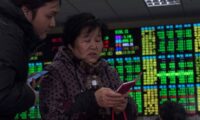 中国株市場の混乱　政治的絡みが主因か＝香港紙