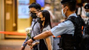 香港警官襲撃事件　男性の勤務会社が本土からバッシング　一転謝罪
