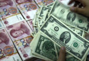 資金逃避が止まらない中国　地下銀行の取り締まりを強化　