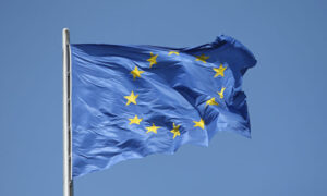 欧州議会、EU・中国投資協定審議を一時中止　人権問題で制裁の応酬