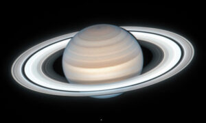 NASAのハッブル宇宙望遠鏡がとらえた驚くべき土星の姿