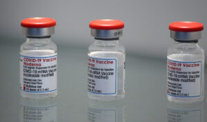 仏、入国緩和措置で中国製ワクチン接種者を除外　中国大使館が報復制裁示唆