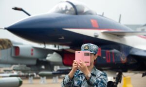 中国国営メディア、インド軍の爆弾投下映像を盗用か　軍事力の誇示に利用