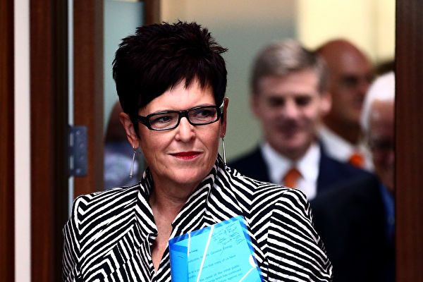 人民日報、NZ元首相の署名記事を掲載　本人否定も「国益を損なった」との批判