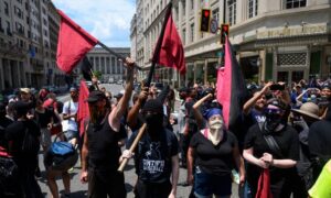極左団体「アンティファ」、カナダで保守派講演会を妨害　日本でも活動