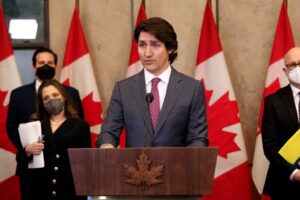 カナダ・トルドー首相、緊急事態権限の発動を表明　反対する州も