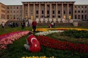 トルコ政府、クーデター後の取り締まり　6千人を拘束