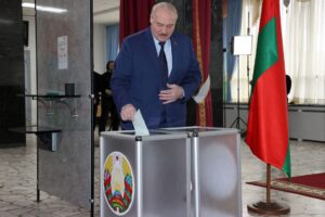 ベラルーシで憲法改正の国民投票　可決でロシアの核兵器配備可能に