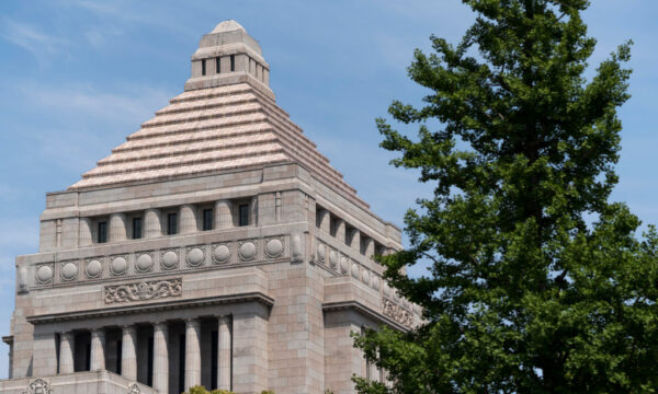 東証一時2800円超安　円は160円台　三村財務官「断固たる措置」示唆