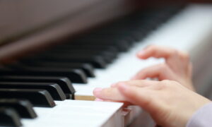 「3歳女児。ピアノ習って、わずか半年」　最年少の天才ピアニスト出現