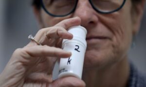 米司法省、点鼻薬製品メーカーを提訴「コロナに効果的」宣伝は違法