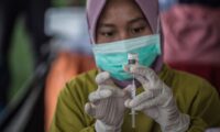 東南アジアに広がる中国製ワクチン不信　使用中止相次ぐ