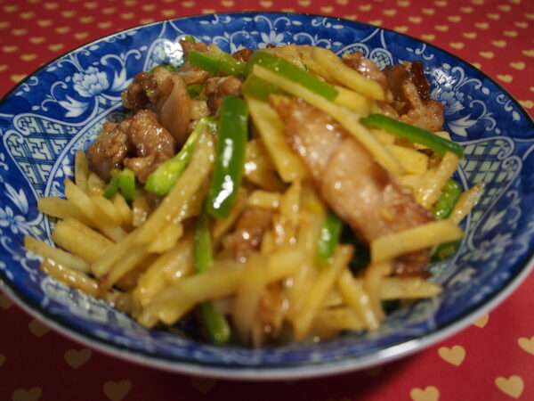 【簡単レシピ】中華風ジャガイモとピーマンの炒め物