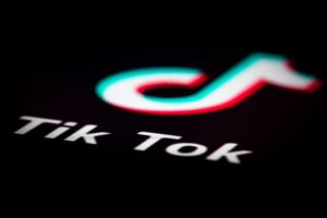 「TikTokはポルノを助長する」インド裁判所、ダウンロード禁止を政府に暫定命令