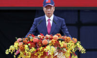 台湾の鴻海会長、液晶パネルの米工場計画を継続　トランプ大統領と直接会談