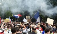 仏「ワクチンパスポート義務化」に抗議デモ、6週目突入「フランス人を分断している」