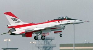 日本国産のステルス戦闘機　2031年めどに生産開始目指す　防衛省