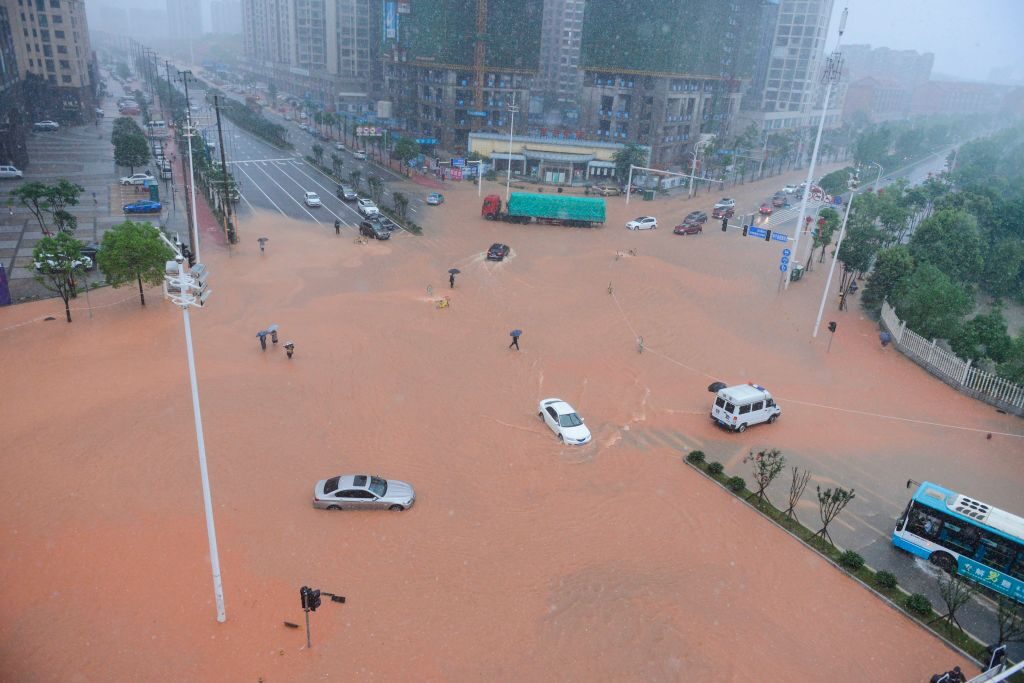 【動画】中国湖南省などで豪雨で洪水、河川氾濫　数十万人が避難