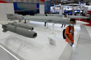 中国が8月に極超音速ミサイル実験、米情報機関は技術力に驚き＝FT