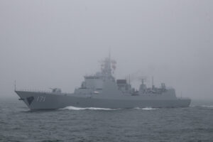 中国海軍初の女性駆逐艦長にミスコン受賞者　物議醸す