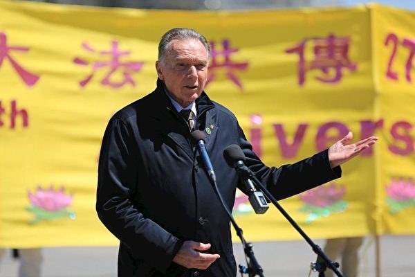 世界35カ国の議員ら約900人が署名活動参加、法輪功弾圧を非難