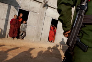 ミャンマー北部国境で軍事衝突　中国軍が厳戒態勢