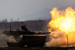 【壮観】陸自戦車部隊、実弾射撃大会を北海道で実施