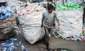 中国でゴミの分類が浸透しない理由　専門家「業績を気にする幹部が原因」